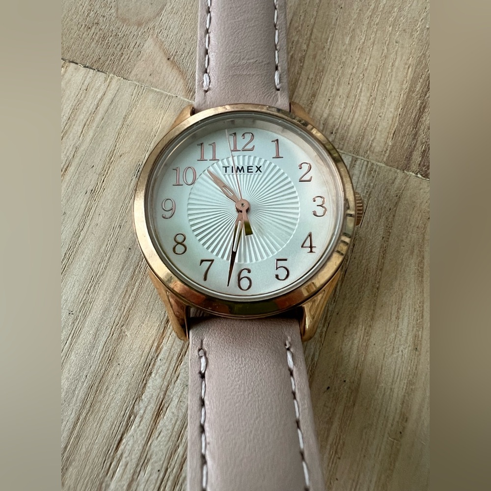 Timex ladies rose gold tone beige leather classic watch NEW BATTERY